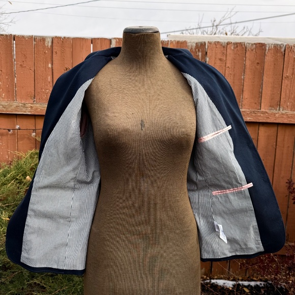 Classic Brooks Brothers Tailored Navy Blazer - Picture 11 of 16